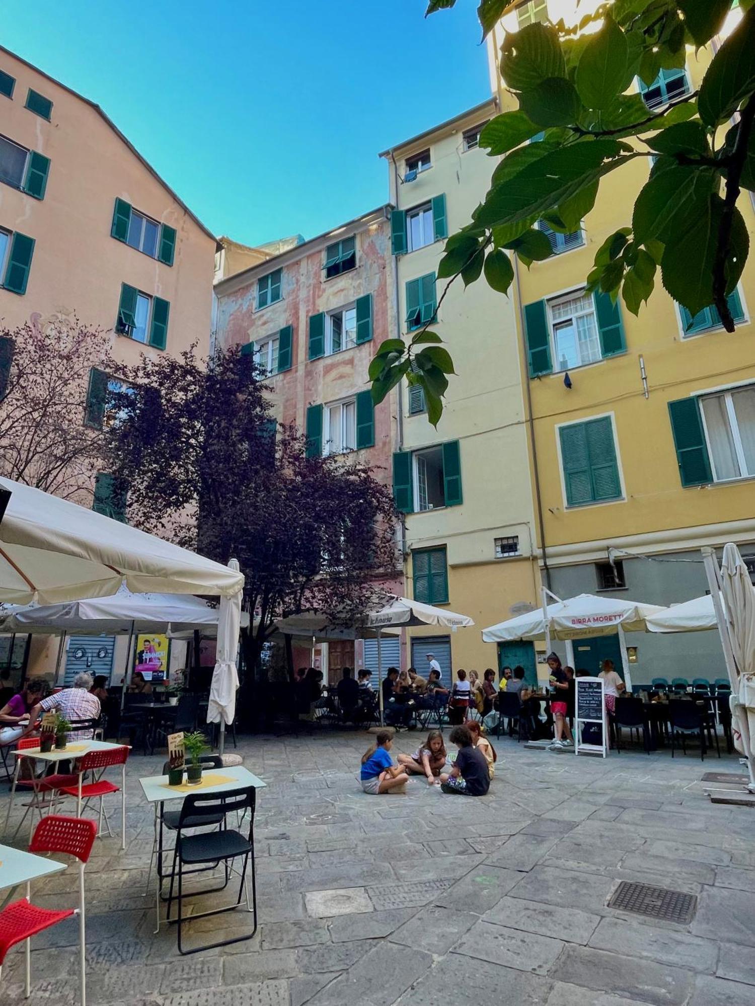 Happy Family Apartments Incantesimo Genoa Bagian luar foto