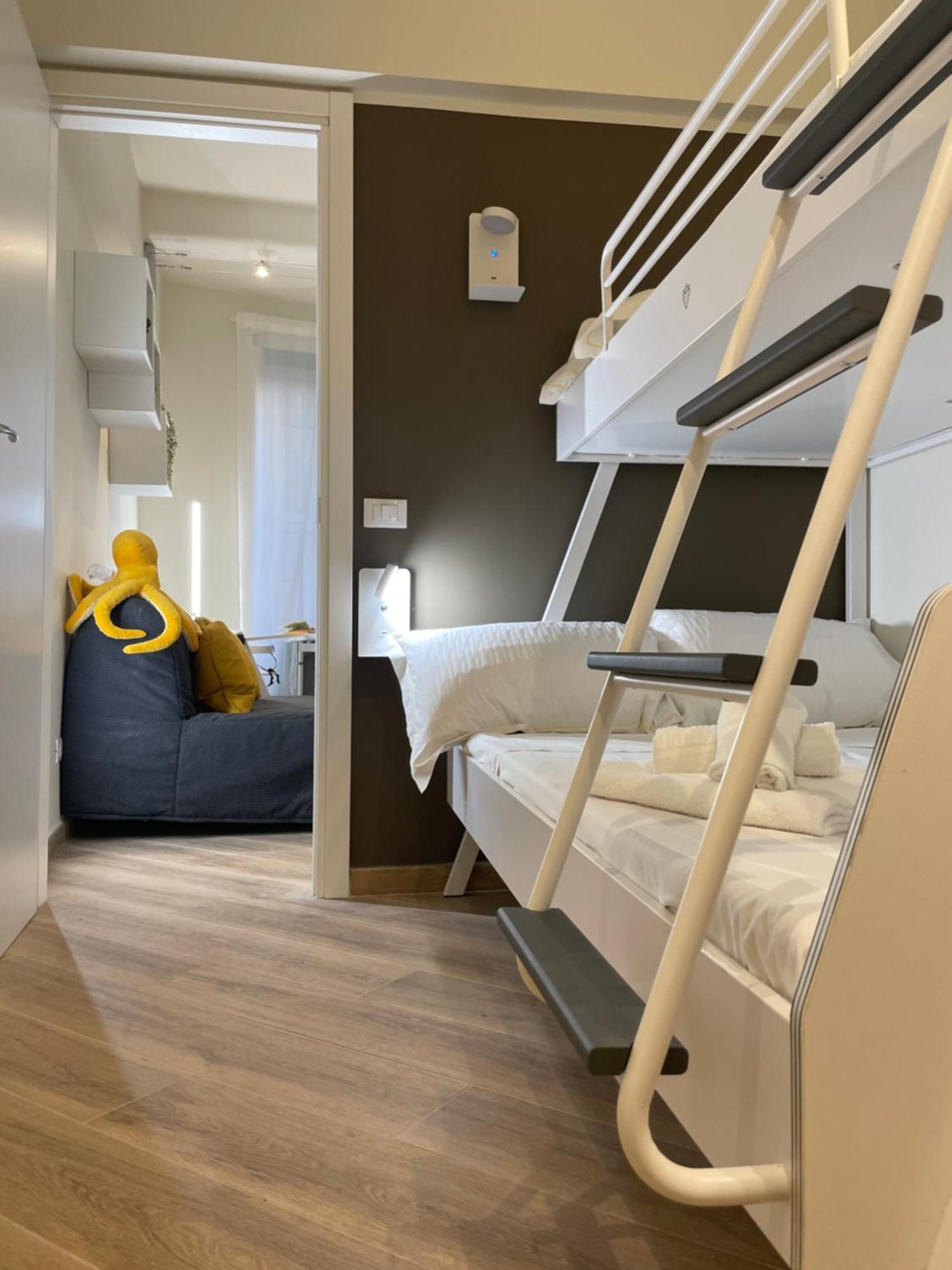 Happy Family Apartments Incantesimo Genoa Bagian luar foto