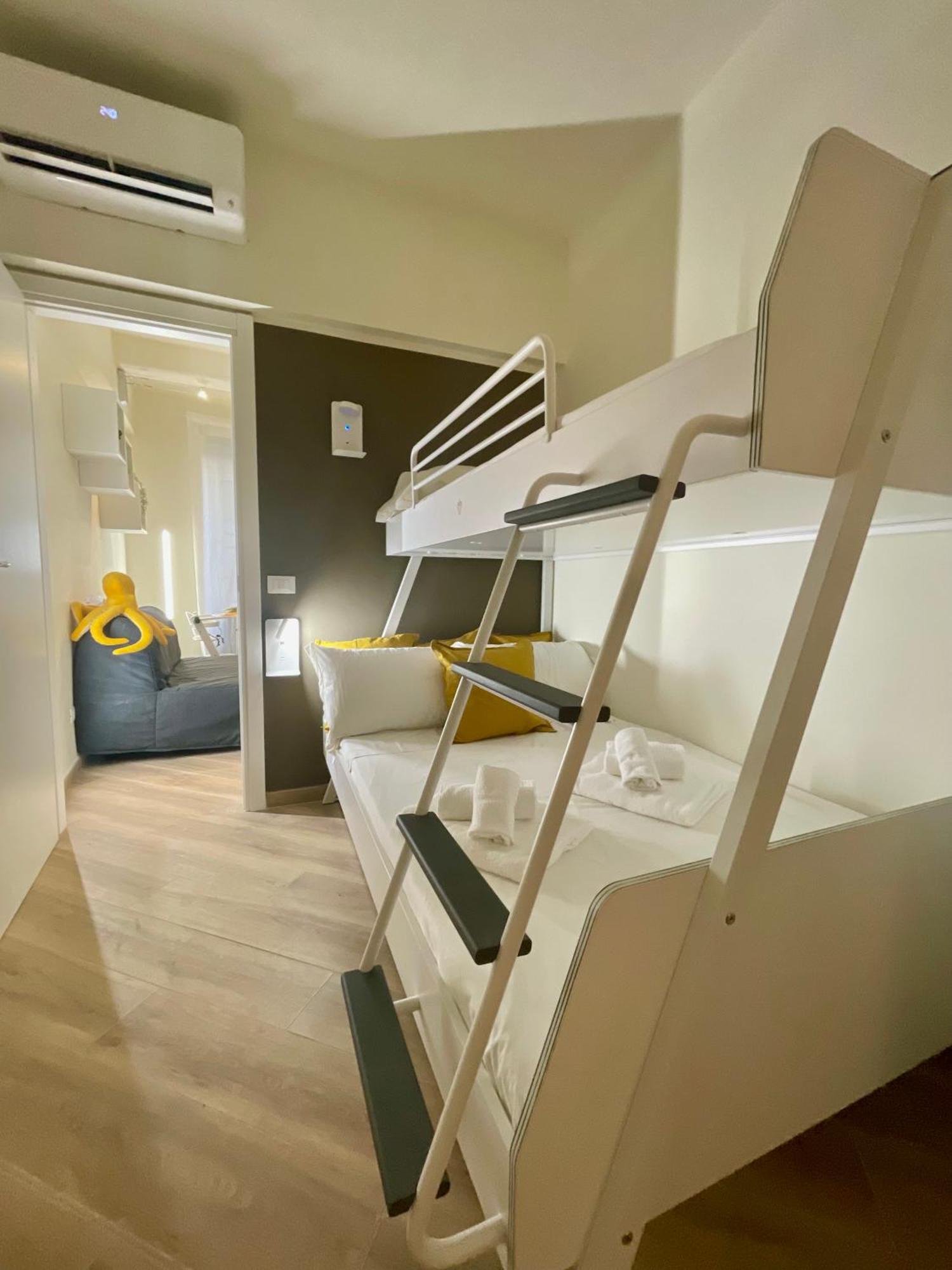Happy Family Apartments Incantesimo Genoa Bagian luar foto
